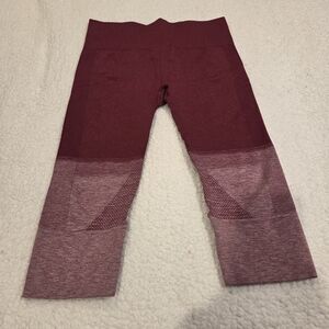 Lululemon Athletica Seamless Street Compression Capri Leggins Size 8